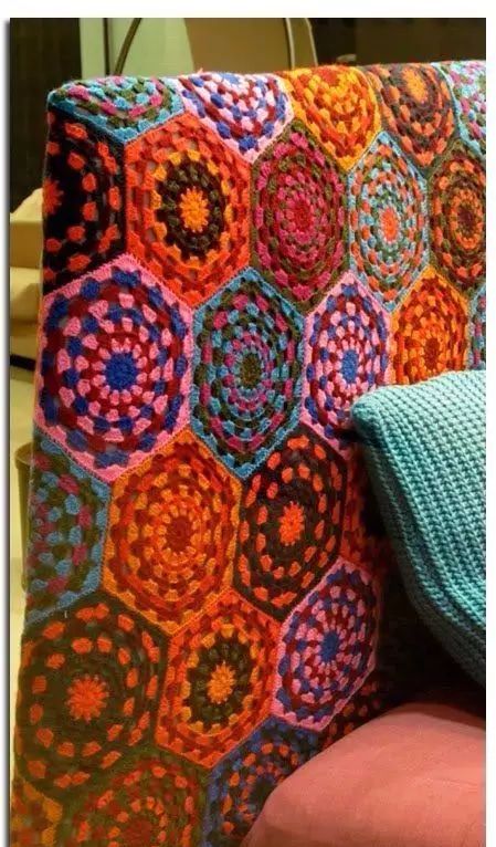 鉤針花片如此多彩,拼出了獨(dú)一無二的家居用品 附圖解